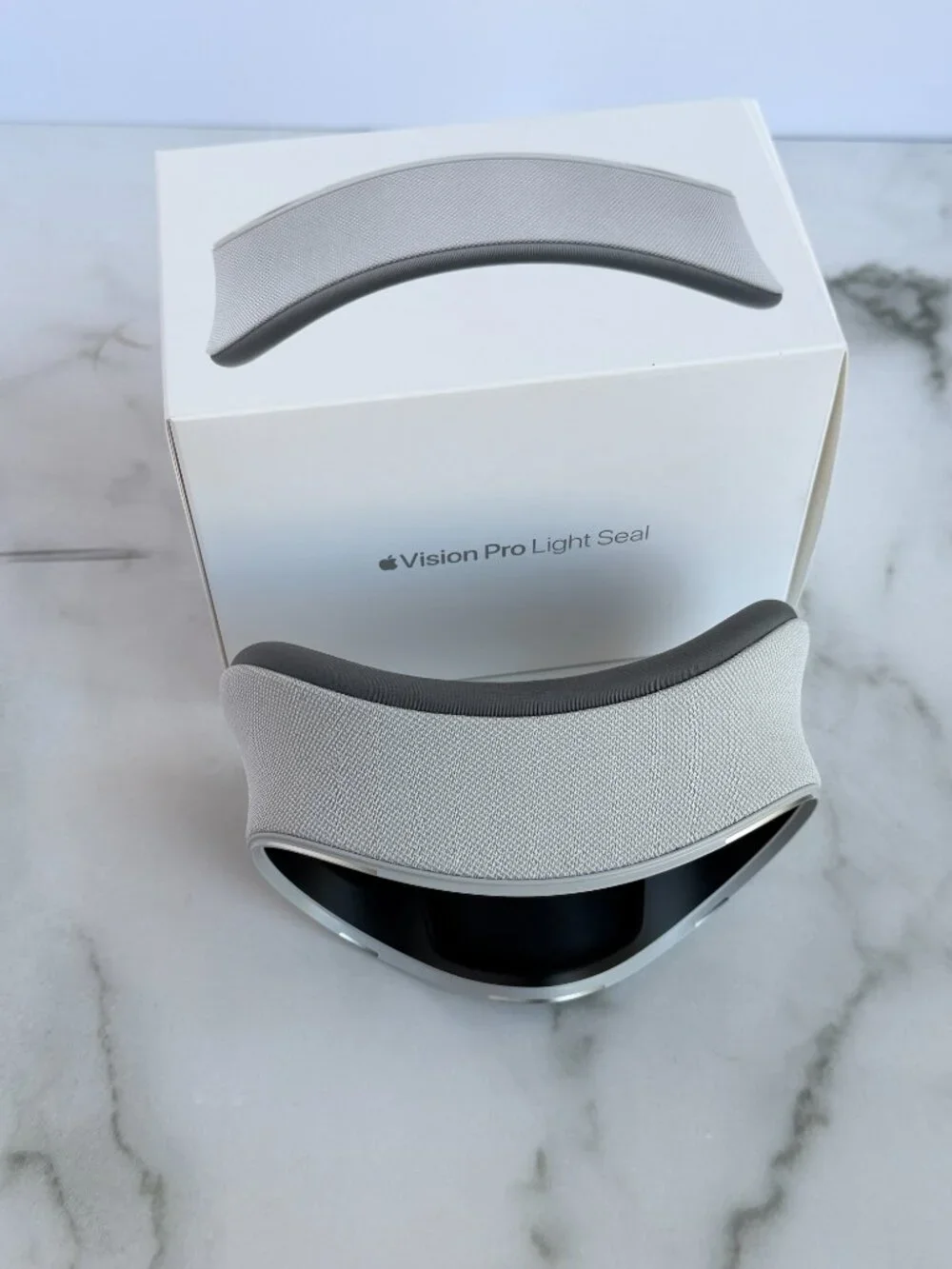 Apple Vision Pro Light Seal 25W with W Cushion & Original Box NEW
